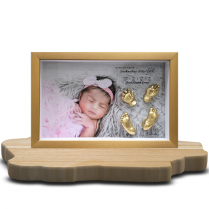 New born with 4 casts